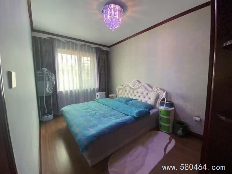 万宝5楼101平精装修