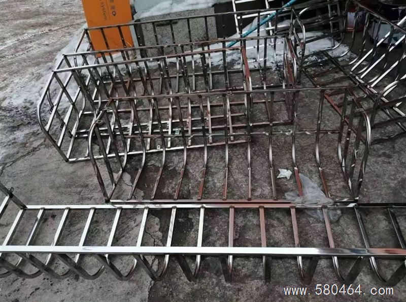 厂家定做金钢网纱窗一定做榻榻米床垫一软包防盗门一维修门窗透风