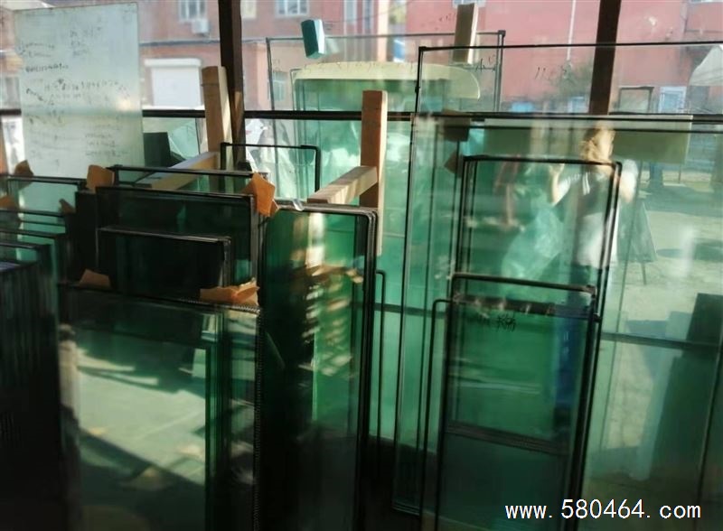 厂家定做金钢网纱窗一定做榻榻米床垫一软包防盗门一维修门窗透风