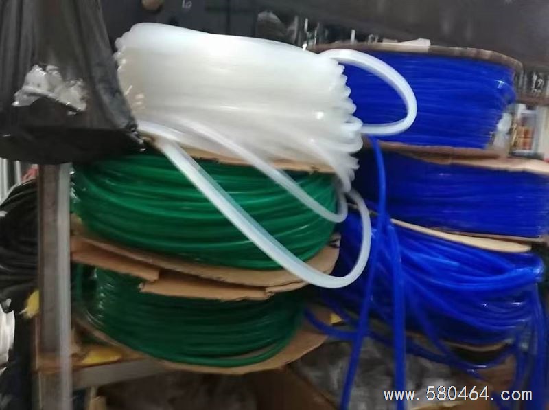 维修门窗透风漏水一定做金钢网纱窗,纱门一软包